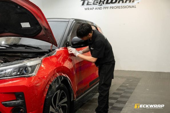 Thi công dán PPF bảo vệ bề mặt sơn xe ô tô