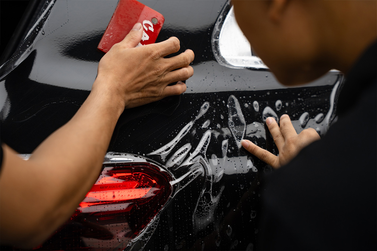xu ly ppf bi rach Xử lý thế nào khi lớp PPF bị va chạm rách? Quy trình thay thế từng phần tại TeckWrap.vn