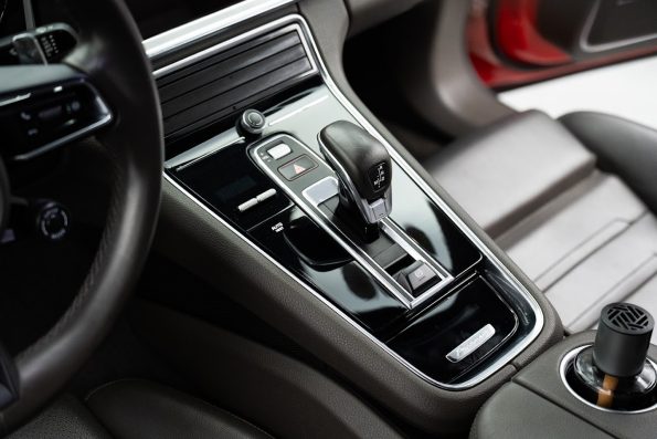 Dán đổi màu xe Porsche bằng TeckWrap Racing RED “CG06-HD”