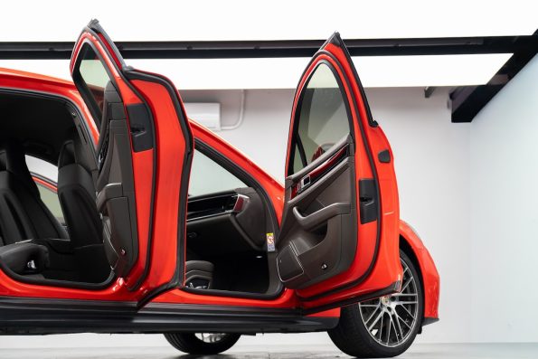 Dán đổi màu xe Porsche bằng TeckWrap Racing RED “CG06-HD”