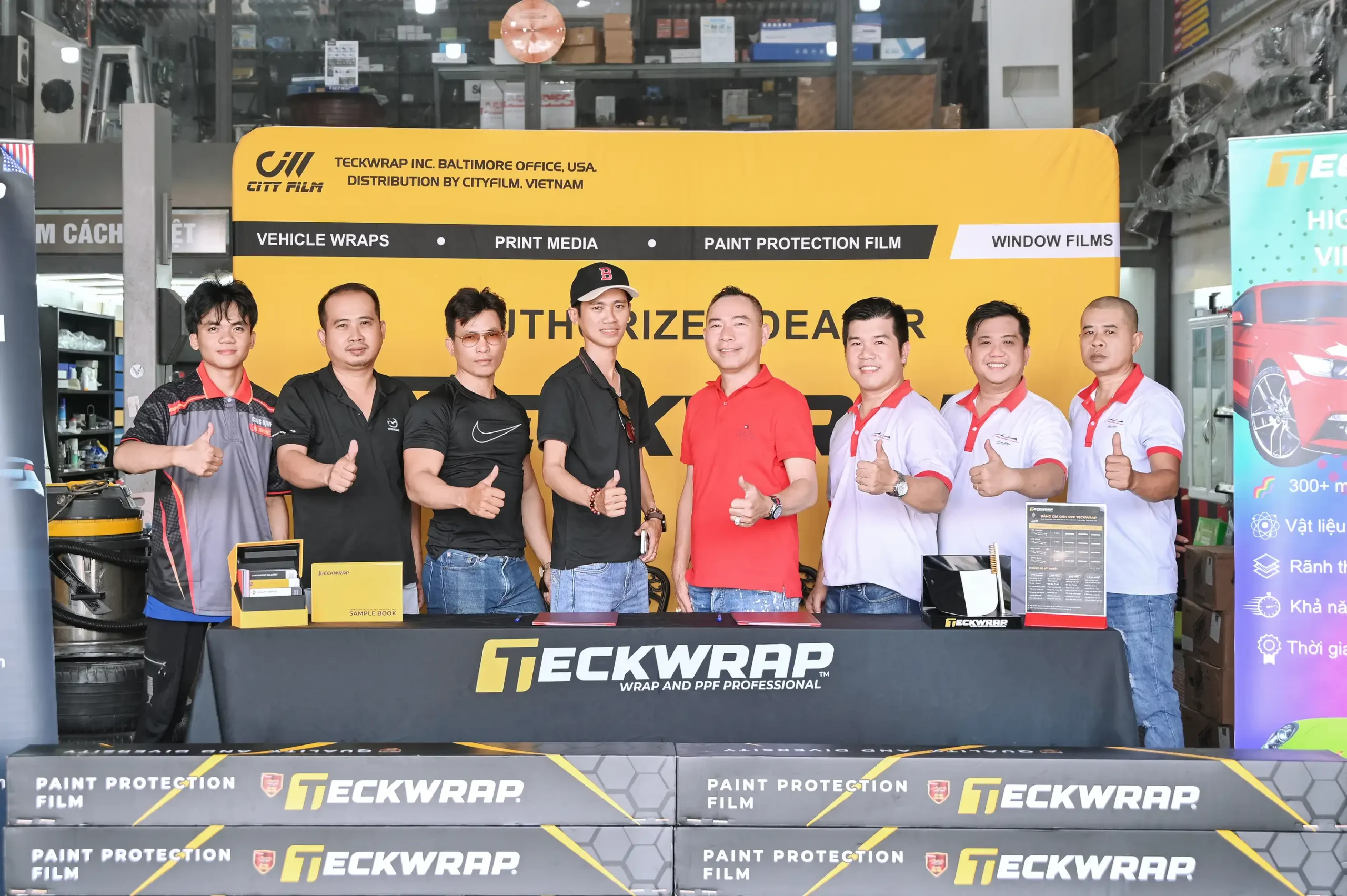 Le ky ket hop dong TECKWRAP Cong Dinh Car Tuning Phi Long Auto 11 of 13 scaled Phi Long Auto trở thành Nhà phân phối chính thức PPF TeckWrap tại miền Tây