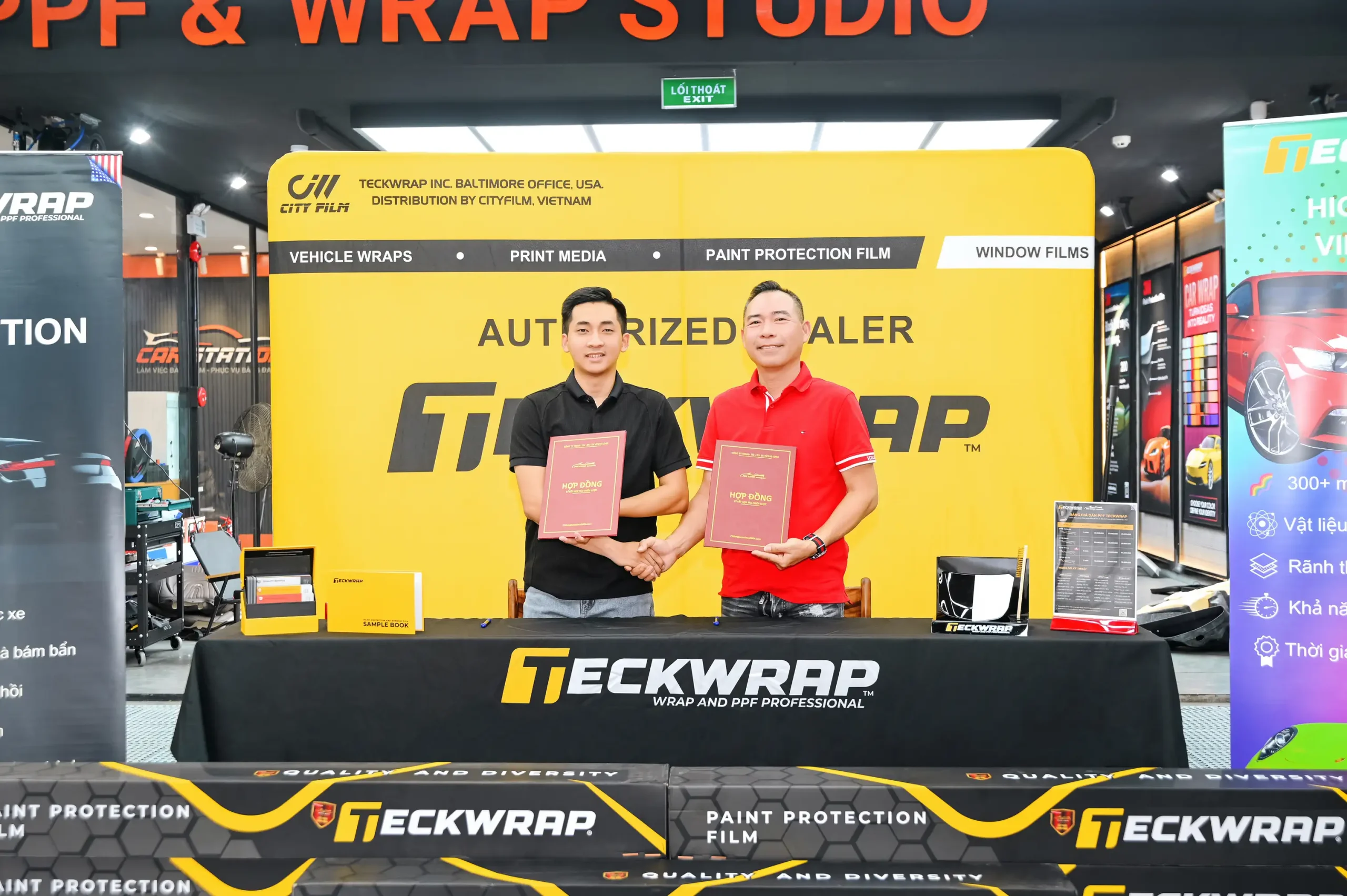 Le ky ket hop dong Teckwrap CarStation Auto Phi Long Auto 12 of 15 scaled Phi Long Auto trở thành Nhà phân phối chính thức PPF TeckWrap tại miền Tây