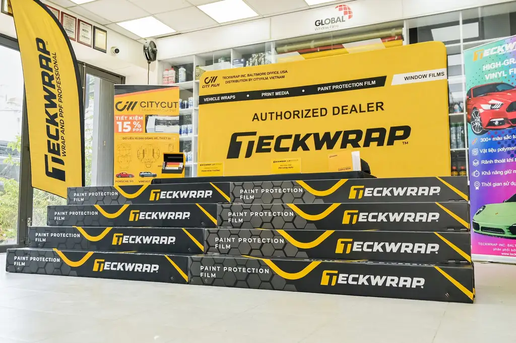 ky ket phan phoi phi long 1 Phi Long Auto trở thành Nhà phân phối chính thức PPF TeckWrap tại miền Tây