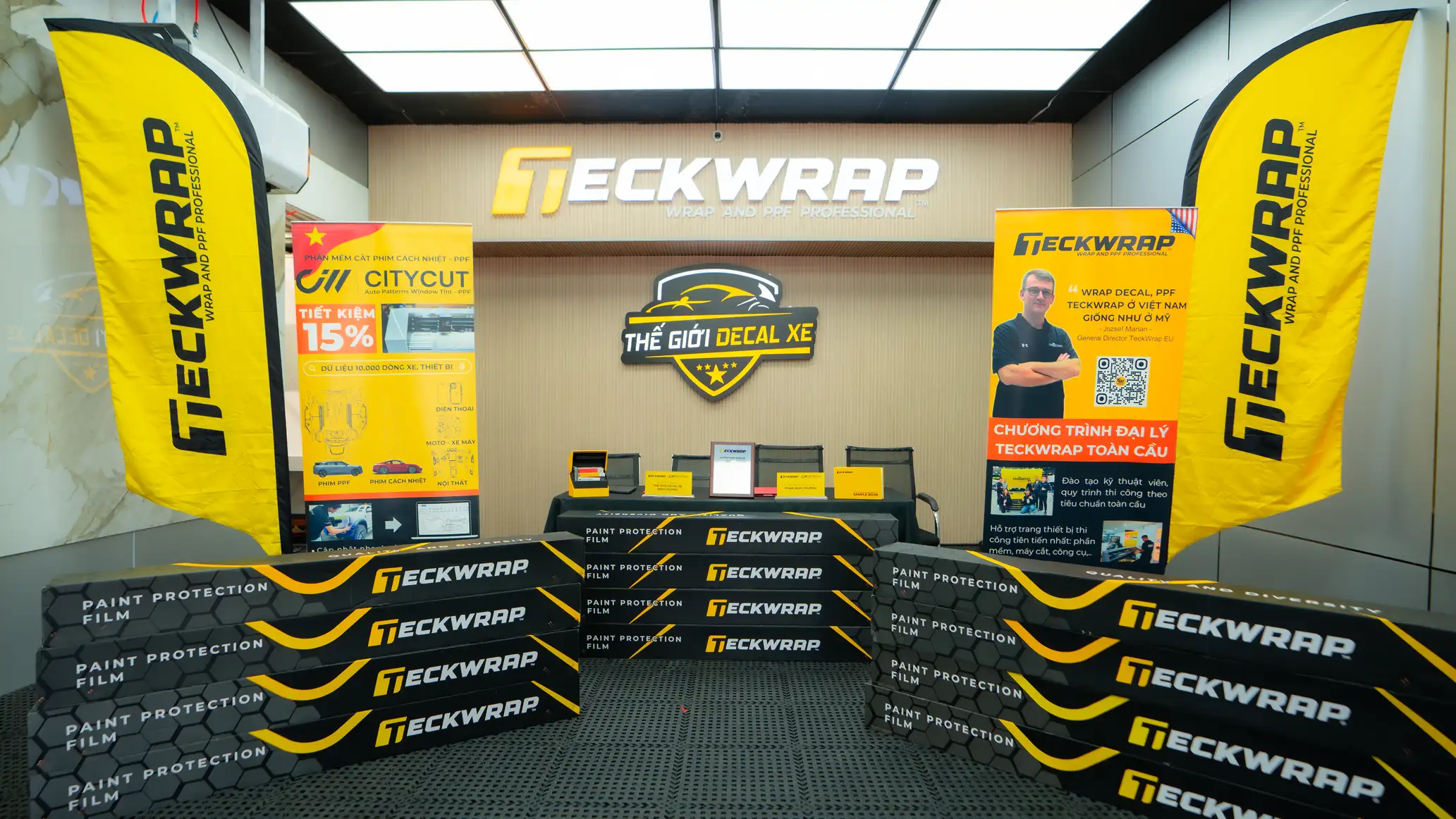 Lễ ký kết đại lý giữa TeckWrap Việt Nam và Thế Giới Decal Xe Lễ ký kết đại lý giữa TeckWrap Việt Nam và Thế Giới Decal Xe