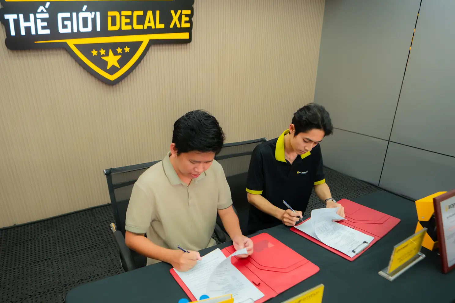 Chào mừng Thế Giới Decal Xe chính thức trở thành đại lý TeckWrap Việt Nam 2 the gioi decal xe dai ly teckwrap 5 Chào mừng Thế Giới Decal Xe chính thức trở thành đại lý TeckWrap Việt Nam