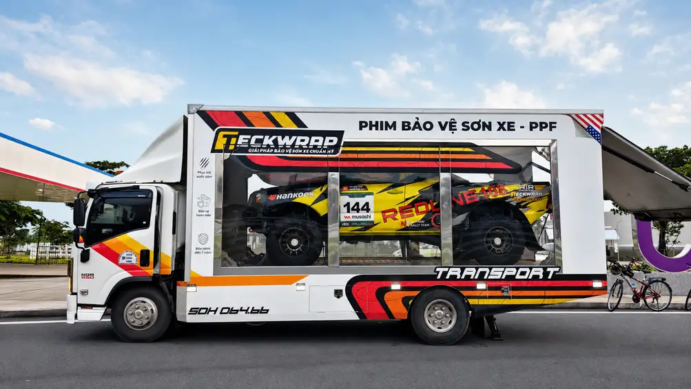 TeckWrap Việt Nam đồng hành cùng Redline 108 chinh chiến AXCR 2026 2 doi dua redline 108 1 TeckWrap Việt Nam đồng hành cùng Redline 108 chinh chiến AXCR 2026
